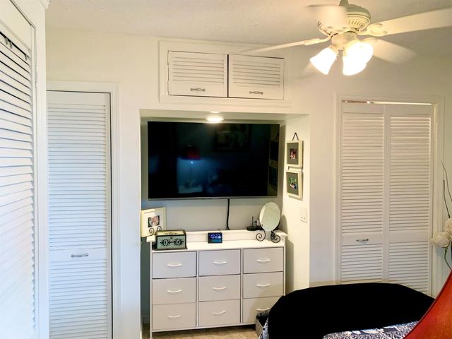 116 Canterbury E, West Palm Beach, FL 33417