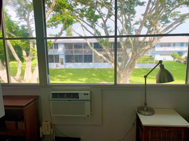 116 Canterbury E, West Palm Beach, FL 33417