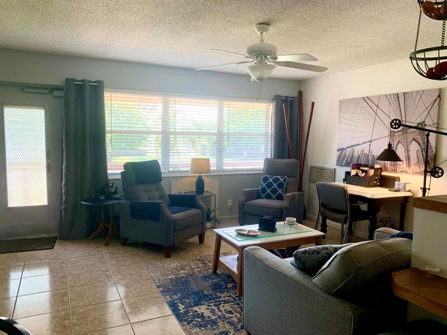 116 Canterbury E, West Palm Beach, FL 33417