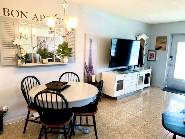 116 Canterbury E, West Palm Beach, FL 33417