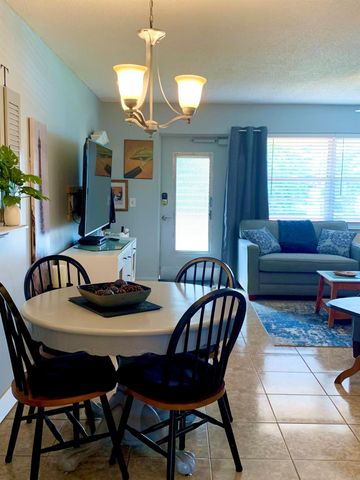 116 Canterbury E, West Palm Beach, FL 33417