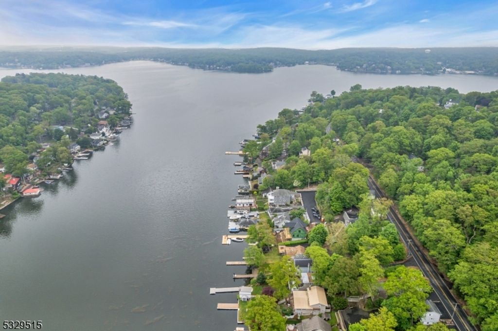413 Lakeside Blvd, Hopatcong Boro, NJ 07843