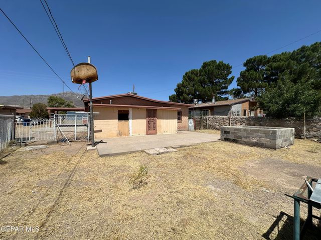 8920 Kenneth Street, El Paso, TX 79904