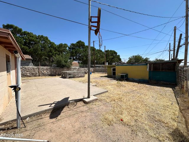 8920 Kenneth Street, El Paso, TX 79904