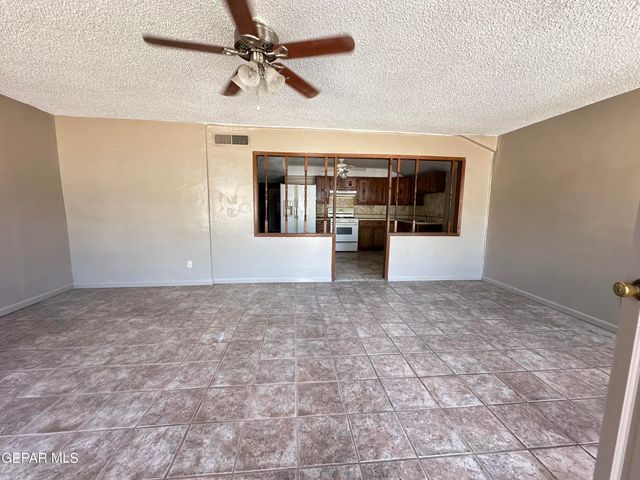8920 Kenneth Street, El Paso, TX 79904