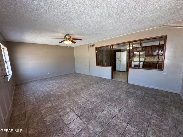 8920 Kenneth Street, El Paso, TX 79904
