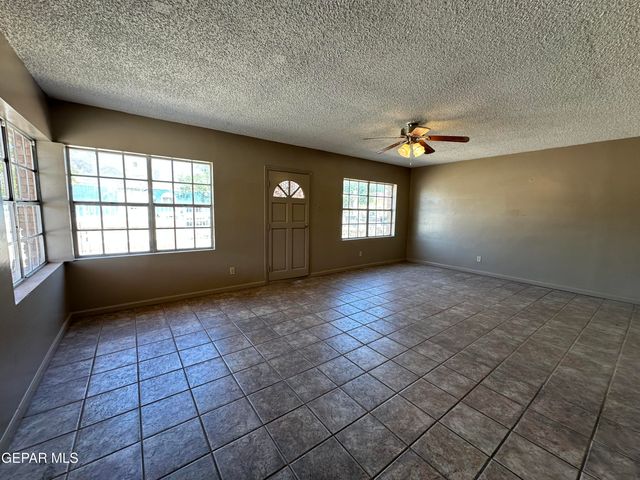 8920 Kenneth Street, El Paso, TX 79904
