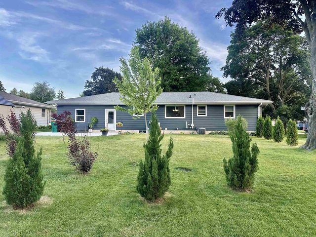 30 Highland Avenue, Ripon, WI 54971