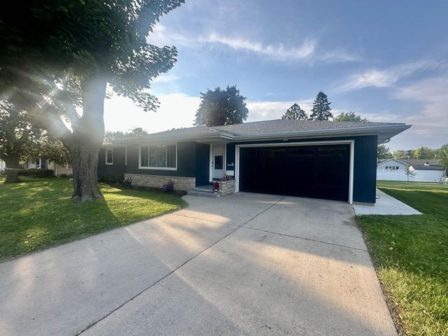 30 Highland Avenue, Ripon, WI 54971