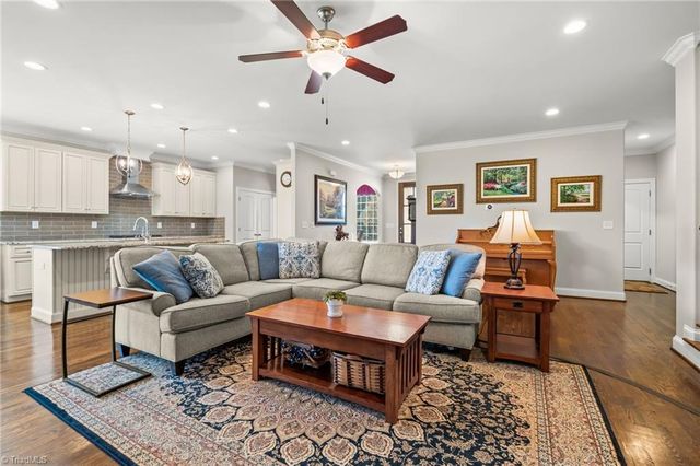 386 wentworth Drive, Winston-salem, NC 27107