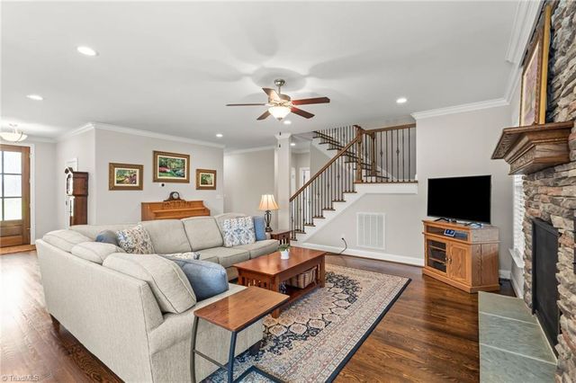 386 wentworth Drive, Winston-salem, NC 27107