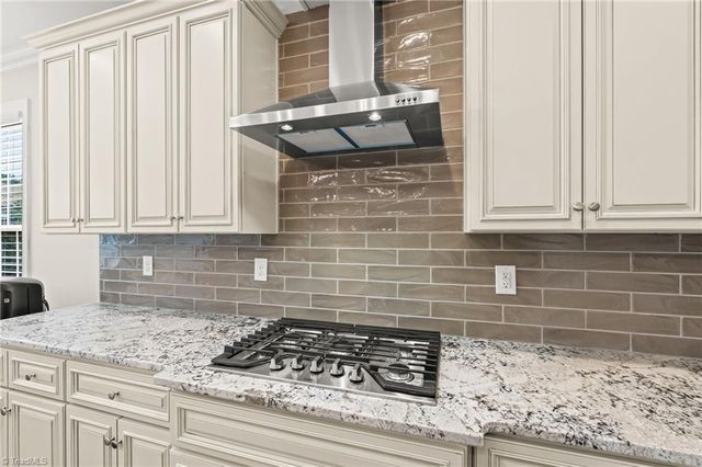 386 wentworth Drive, Winston-salem, NC 27107