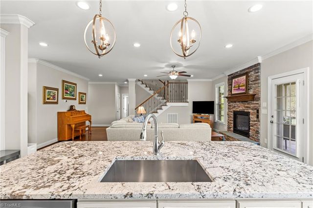 386 wentworth Drive, Winston-salem, NC 27107