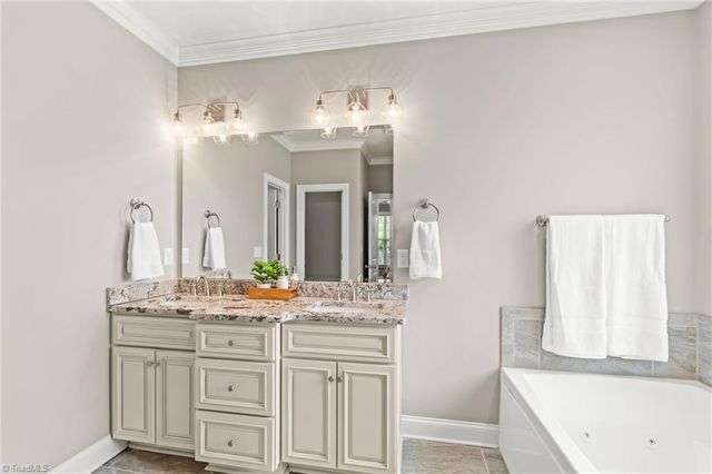 386 wentworth Drive, Winston-salem, NC 27107