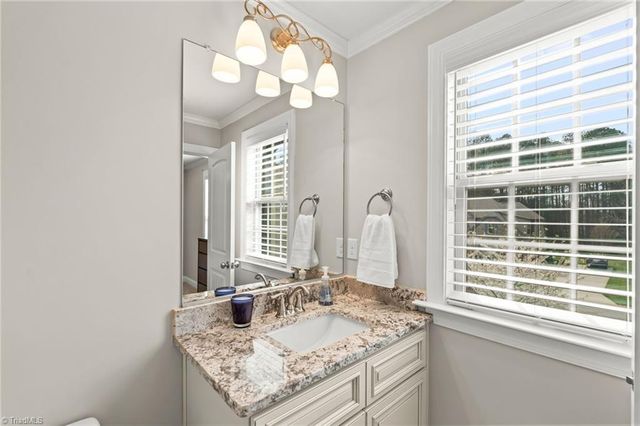 386 wentworth Drive, Winston-salem, NC 27107