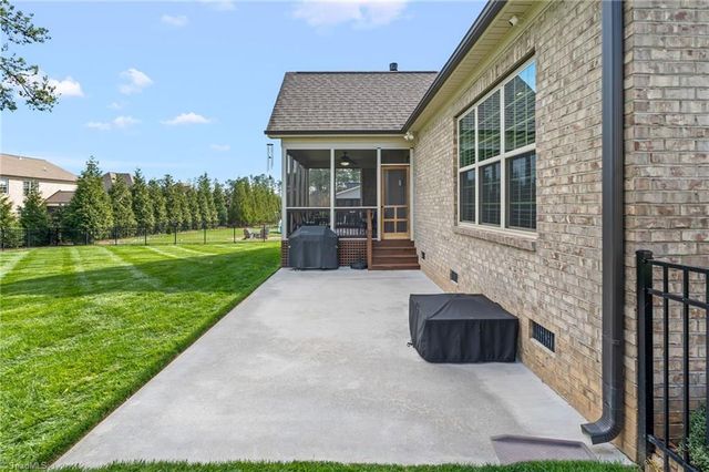 386 wentworth Drive, Winston-salem, NC 27107