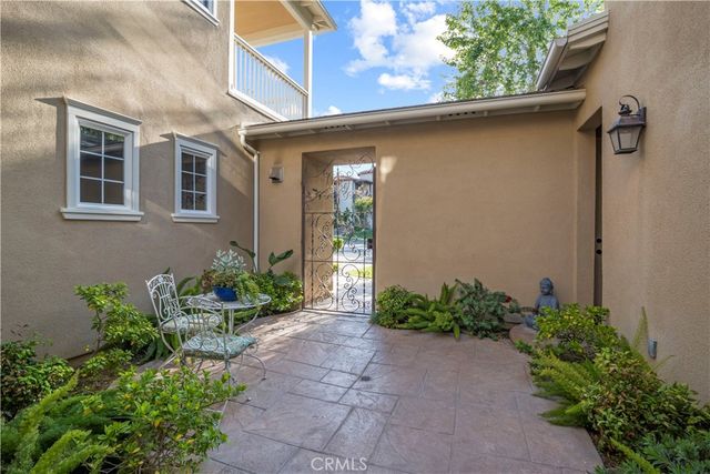 27018 Woodlands Dr, Valencia, CA 91355