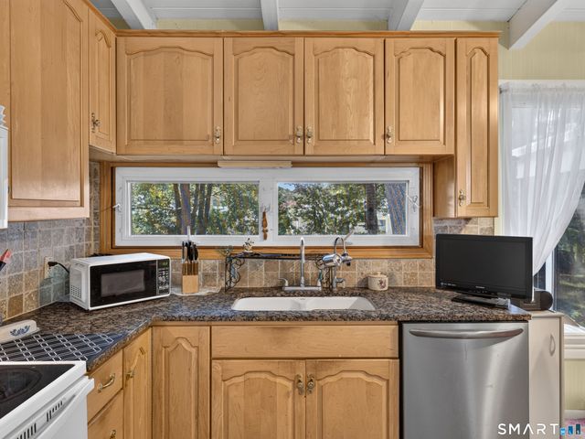 14 Perry Avenue, Waterford, CT 06385