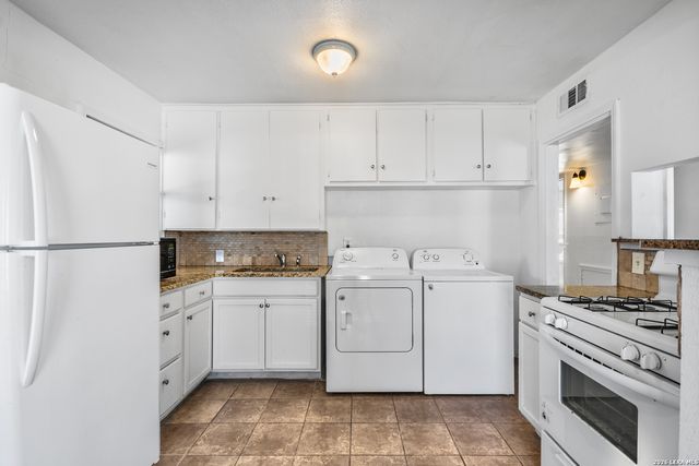 203 Eleanor, San Antonio, TX 78209