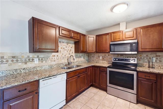104 Twin Oaks Drive, Calhoun, GA 30701