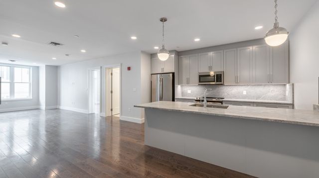 434 Mcgrath Highway 210, Somerville, MA 02143
