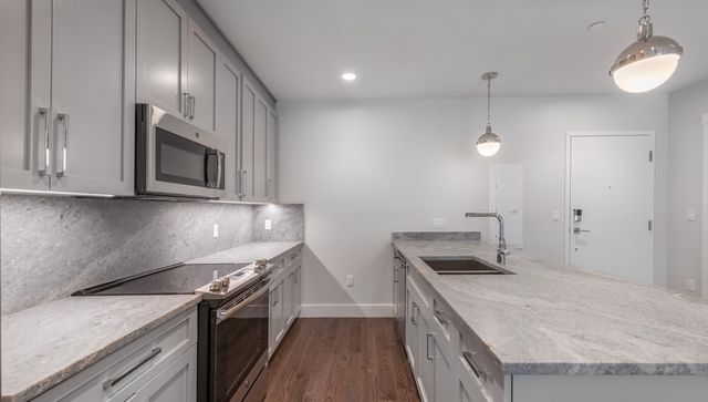 434 Mcgrath Highway 210, Somerville, MA 02143