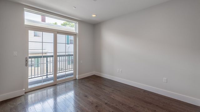 434 Mcgrath Highway 210, Somerville, MA 02143