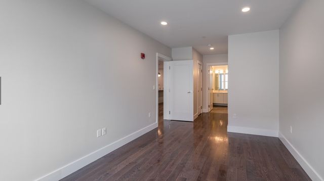 434 Mcgrath Highway 210, Somerville, MA 02143