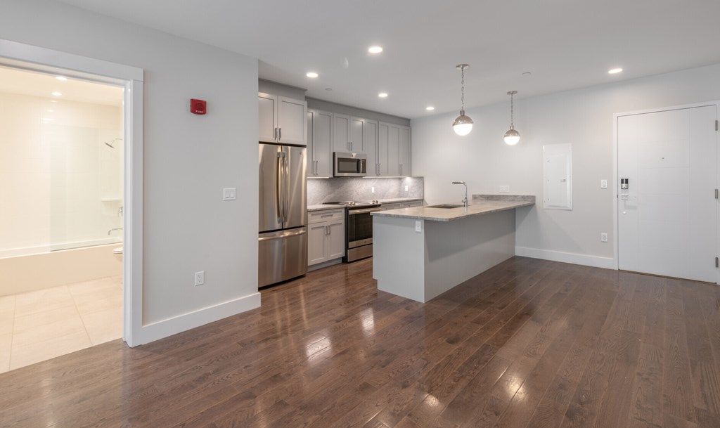 434 Mcgrath Highway 210, Somerville, MA 02143