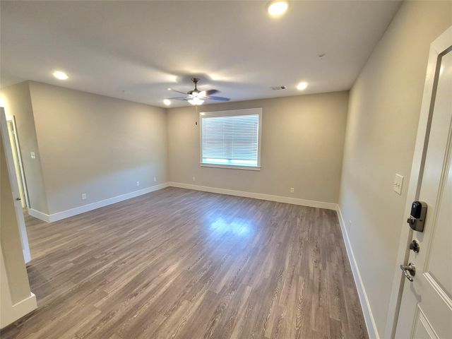 1720 Crestdale Drive 1206, Houston, TX 77080
