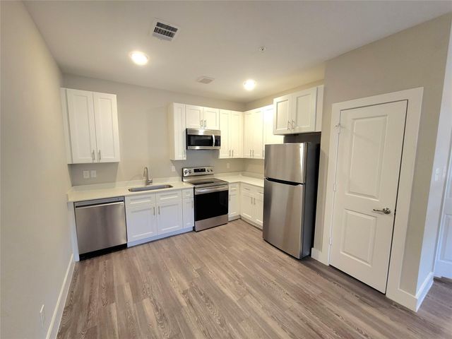 1720 Crestdale Drive 1206, Houston, TX 77080