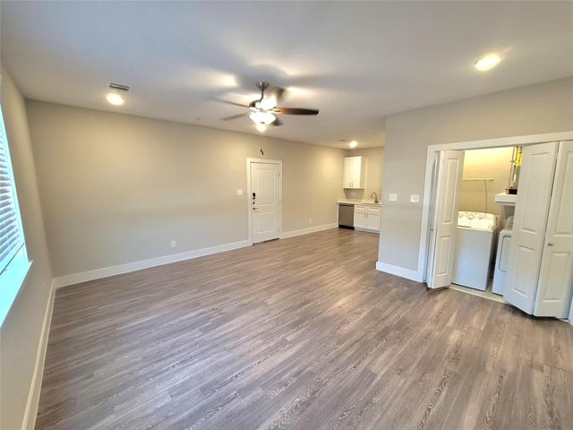 1720 Crestdale Drive 1206, Houston, TX 77080