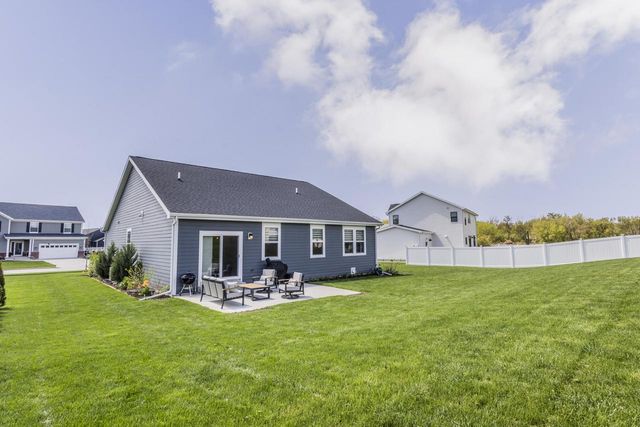 N56W24190 Peppertree DRIVE, Sussex, WI 53089