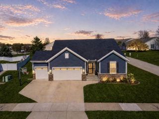 N56W24190 Peppertree DRIVE, Sussex, WI 53089