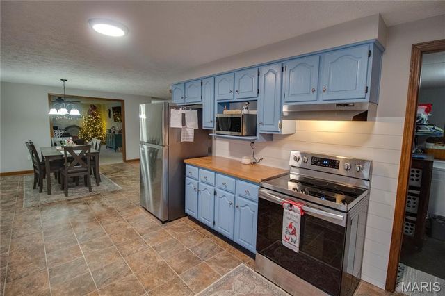 32952 Crystal Lake Road, Jerseyville, IL 62052