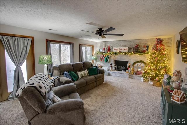 32952 Crystal Lake Road, Jerseyville, IL 62052