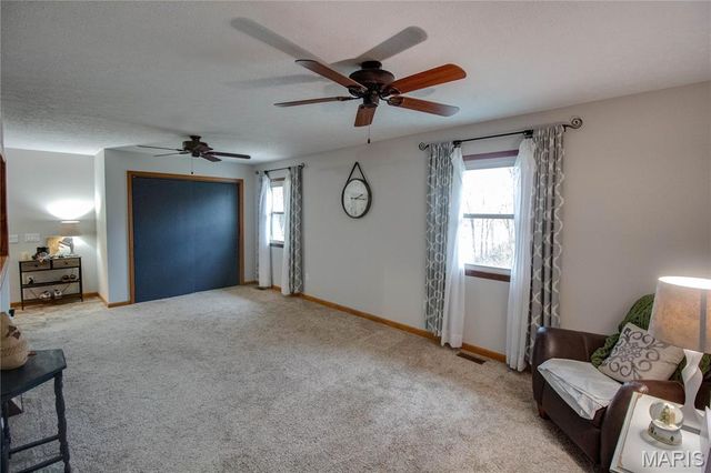 32952 Crystal Lake Road, Jerseyville, IL 62052