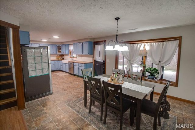 32952 Crystal Lake Road, Jerseyville, IL 62052