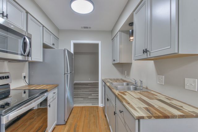 2344 Tally Green Ct, Nashville, TN 37214
