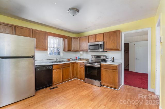 2819 Denview Lane, Charlotte, NC 28208