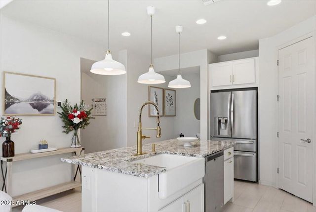 2435 E Saint Catherine Avenue, Phoenix, AZ 85042