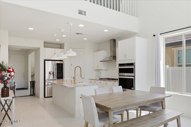 2435 E Saint Catherine Avenue, Phoenix, AZ 85042