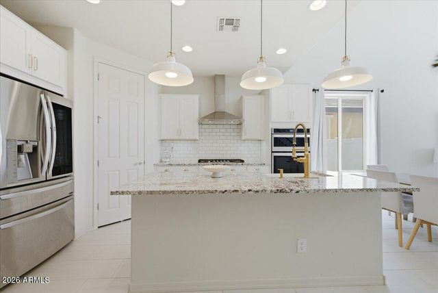 2435 E Saint Catherine Avenue, Phoenix, AZ 85042