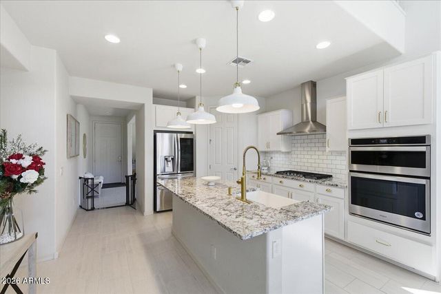 2435 E Saint Catherine Avenue, Phoenix, AZ 85042