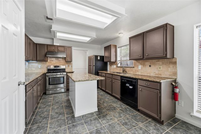 16423 Maple Downs Lane, Sugar Land, TX 77498