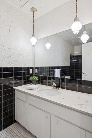 18213 Hermitage Way, Minnetonka, MN 55345