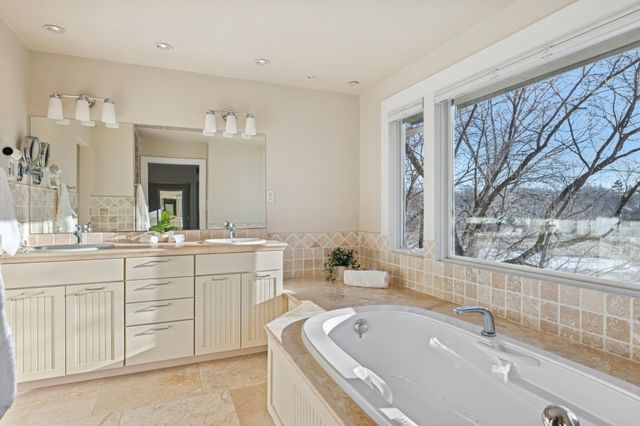 18213 Hermitage Way, Minnetonka, MN 55345