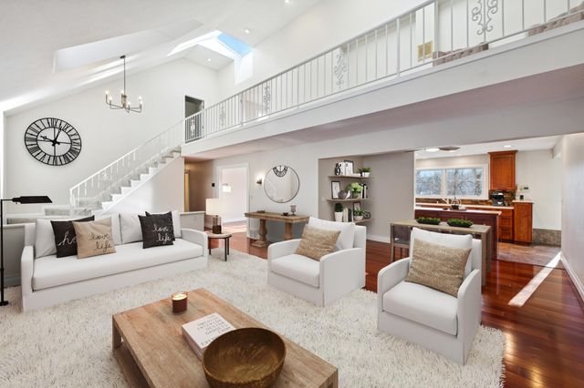 18213 Hermitage Way, Minnetonka, MN 55345