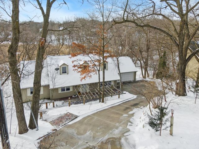 18213 Hermitage Way, Minnetonka, MN 55345