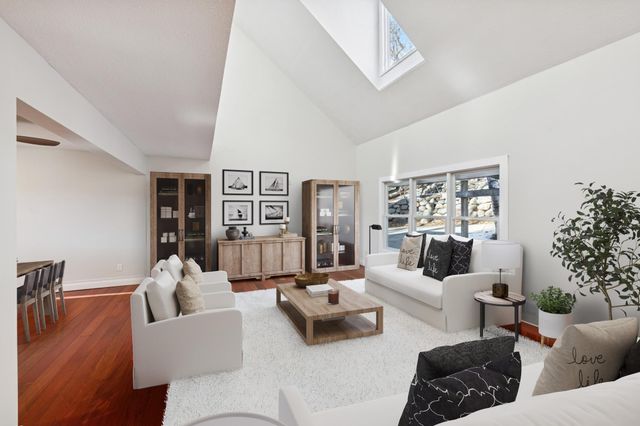 18213 Hermitage Way, Minnetonka, MN 55345